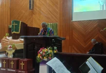 Ibadah Pengutusan Perparawi Fakfak, Pdt Tanamal Tekankan Pelayanan dan Kasih