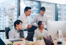 Hey Hanging, Perilaku Chat yang Dianggap Paling Menyebalkan di Tempat Kerja