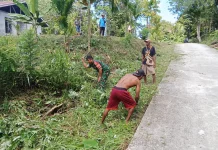 Babinsa Koramil Fakfak Bersama Warga Gelar Jumat Bersih Kampung Kwuhkedak Bersam