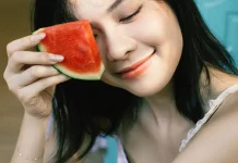 Tips Kulit Semangka Bisa Atasi Ruam dan Mata Panda