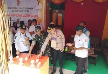 Kapolres Fakfak Hadiri Launching Listrik 24 Jam di Teluk Patipi