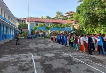 Babinsa Latih PBB Siswa Baru SMA YPK Nazaret Fakfak Tanamkan Disiplin