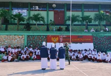 MTSN Fakfak Tanamkan Nasionalisme Melalui Pelatihan Pengibaran Bendera