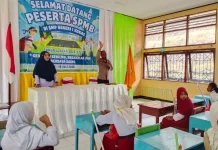 Polsek Kokas Berikan Pembinaan kepada Peserta SPMB SMP Negeri 1 Kokas