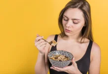 Tips Mengunyah Makanan  Perlahan Demi Pencernaan Baik