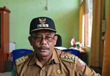 Kepala Distrik Pariwari Ajak Warga Kibarkan Merah Putih Mulai Satu Agustus