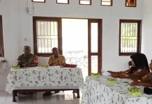 Babinsa Koramil Fakfak Barat Perkuat Sinergi Persiapan Peringatan HUT RI