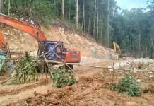 Pemalangan Hentikan Pengerjaan Jalan menuju Bandara Siboru Fakfak sementara ini