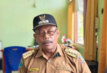 Distrik Pariwari Ajak Kampung Semarakkan HUT RI Dengan Umbul-Umbul