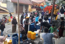 Pemkab Fakfak Gerak Cepat Salurkan Air Bersih untuk Warga Terdampak Kemarau