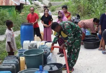 Kodim 1803/Fakfak Salurkan Air Bersih untuk Warga Terdampak Kemarau