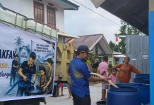 Bea Cukai Fakfak Salurkan Air Bersih untuk Warga Terdampak Kemarau