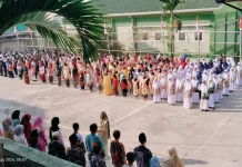 Siswa MTs Fakfak Rayakan Kemerdekaan Dengan Pakaian Adat