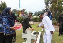 Dandim Fakfak Ikuti Ziarah Pahlawan Peringati HUT Kemerdekaan