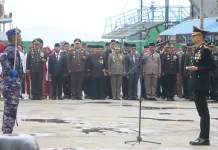 Ini Pesan Kapolres Fakfak saat Tabur bunga di Laut untuk Para Pahlawan HUT RI ke 81