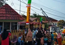 Warga Kelurahan Wagom Antusias Mengambil Bantuan Pangan