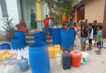 Kodim Fakfak Salurkan Bantuan Air Bersih untuk Warga Pariwari