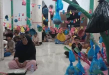 Tradisi Berebut Telur Meriahkan Maulid Nabi di Kampung Sekban