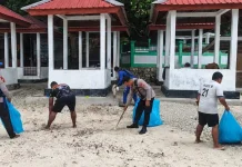 Polairud Fakfak Jaga Kebersihan Laut Melalui Program Kegiatan Asri