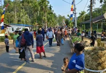 Warga Antusias Festival Budaya Teluk Berau Dorong UMKM Lokal