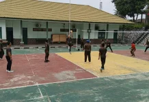 Dandim Fakfak Ajak Prajurit Jaga Kebugaran Melalui Olahraga Bersama