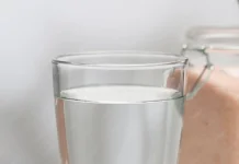 Manfaat Mengumur Air Garam untuk Kesehatan Mulut