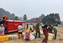 Kodim 1803 Fakfak Salurkan Bantuan Air Bersih Bagi Warga Kokas
