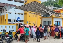 Penumpukan angkot dan ojek picu pemerintah benahi lalu lintas Thumburuni.