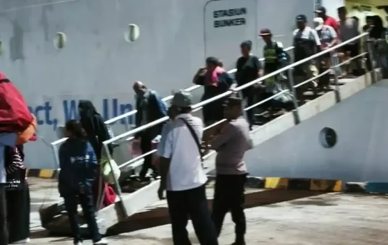 Ribuan Penumpang Berangkat Mudik Gunakan KM Labobar Fakfak