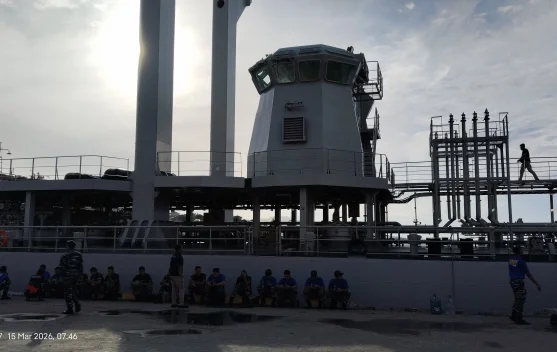 Warga Fakfak Antusias Jelajahi Kapal Perang TNI AL