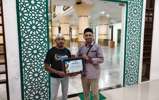 Panitia Ramadhan Masjid Agung Beri Penghargaan kepada Mitra