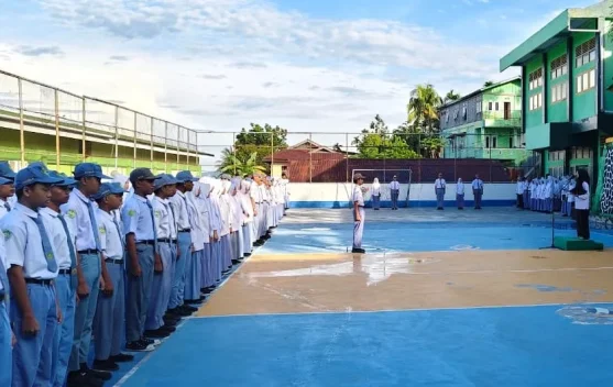 Disiplin Siswa MAN Fakfak Ditekankan saat Upacara Bendera