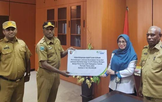 Belasan Ribu Pekerja Rentan Fakfak Dapat Perlindungan BPJS Ketenagakerjaan