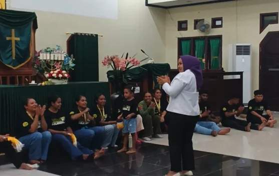 Kunjungi Kontingen Pesparawi Fakfak, Nurwidayati Samaun Dahlan Beri Motivasi