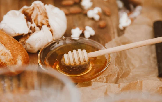 Tips Bawang Putih dan Madu untuk Membantu Menurunkan Kolesterol dan Tekanan Darah