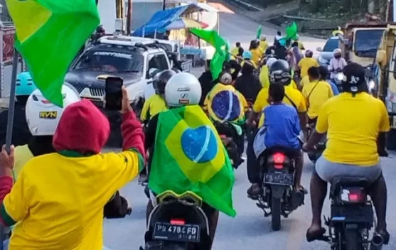 Fans Brazil Fakfak Rayakan Kemenangan Dengan Konvoi dan Aksi Bersih Lingkungan