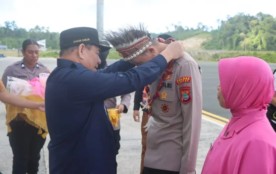 Disambut Forkopimda, AKBP Naim Ishak Resmi Tiba di Fakfak sebagai Kapolres Baru