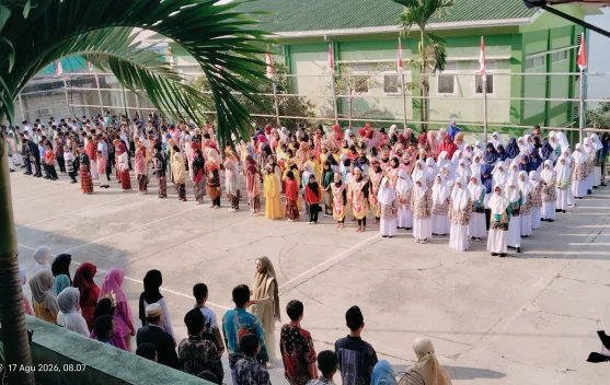 Siswa MTs Fakfak Rayakan Kemerdekaan Dengan Pakaian Adat