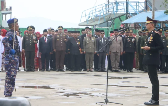 Ini Pesan Kapolres Fakfak saat Tabur bunga di Laut untuk Para Pahlawan HUT RI ke 81