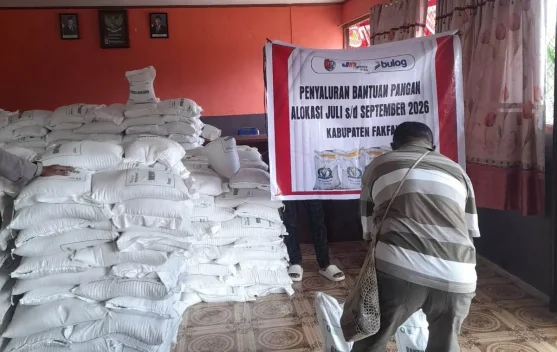Bantuan Beras Mulai Disalurkan Kepada Warga Kampung Tanama