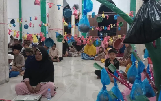 Tradisi Berebut Telur Meriahkan Maulid Nabi di Kampung Sekban