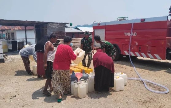 Kodim Fakfak Kembali Salurkan Air Bersih untuk Warga Terdampak