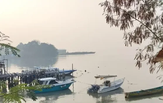 Asap Karhutla Diduga Selimuti Kota Fakfak Pagi Ini