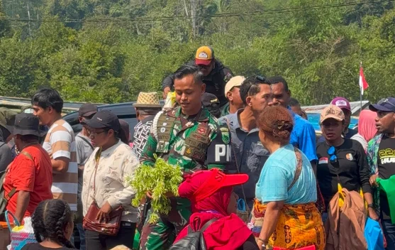 Dansubdenpom XVIII/1-2 Fakfak: Pasar Barter Simbol Kebersamaan dan Toleransi