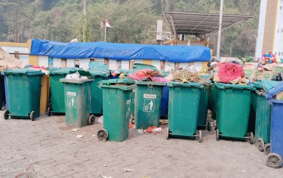 Aktivitas Tinggi Membuat Sampah Pasar Thumburuni Meningkat