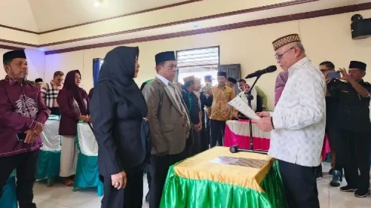 Sofyan Lantik Dua Pengganti Antar Waktu Anggota BPD
