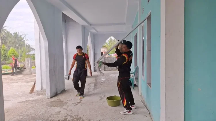 Brimob Polda Gorontalo Bersihkan Masjid Sambut Ramadhan 1447