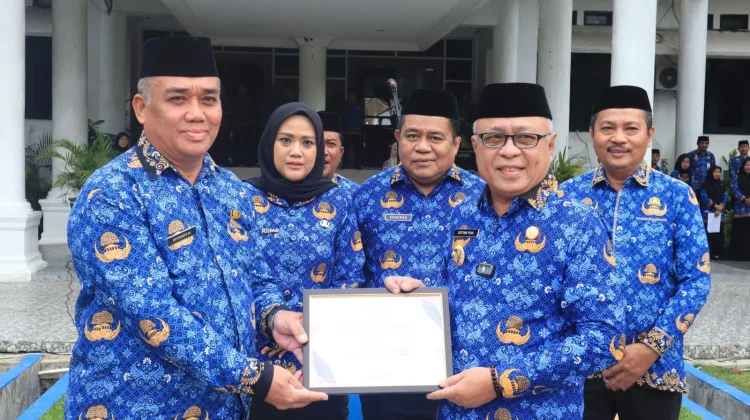 Bupati Gorontalo Raih Penghargaan Nasional Pelayanan KB Terbaik