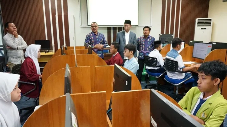 Kakanwil Kemenag Gorontalo Tinjau CBT SNMB MAN IC