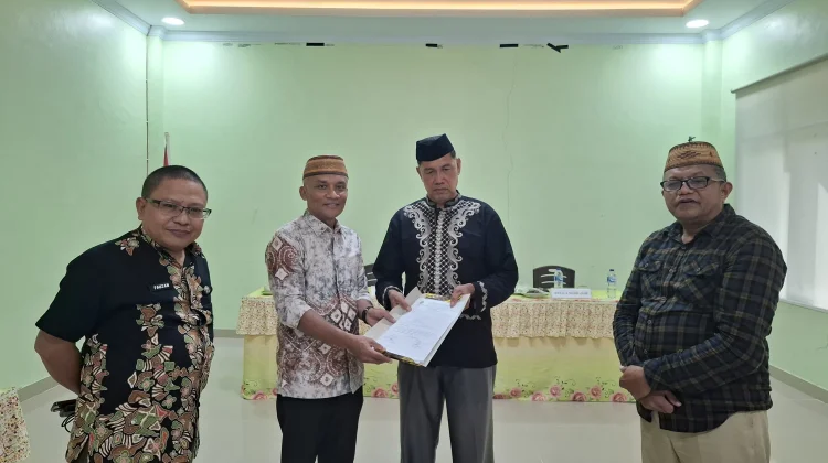 Kemenag Gorut Serahkan Hasil Monev Satuan Kerja